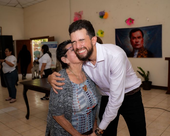 Foto: Julio Payán y la visita a la Casa Club Ciudad Sandino en el marco de Mañaneros con Corazón Foto: Julio Payán y la visita a la Casa Club Ciudad Sandino en el marco de Mañaneros con Corazón