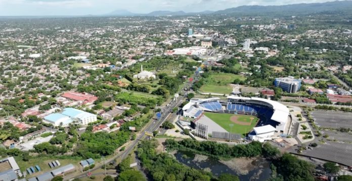 Foto: Poema en homenaje a Managua Foto: Poema en homenaje a Managua