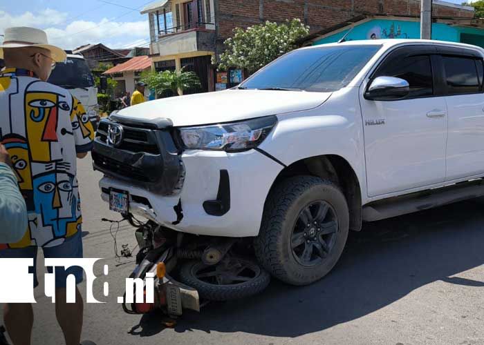 Foto: Irrespeto a señal de alto provoca violento accidente con dos lesionados en Rivas /TN8