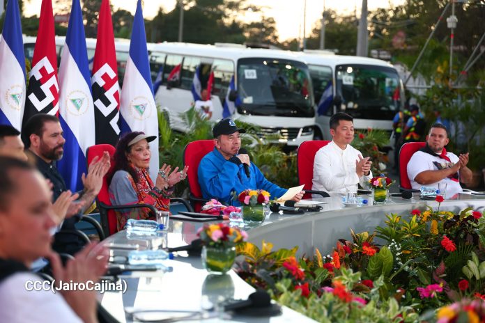 Foto: Gobierno de Nicaragua en acto oficial por nuevos microbuses Yutong, de China