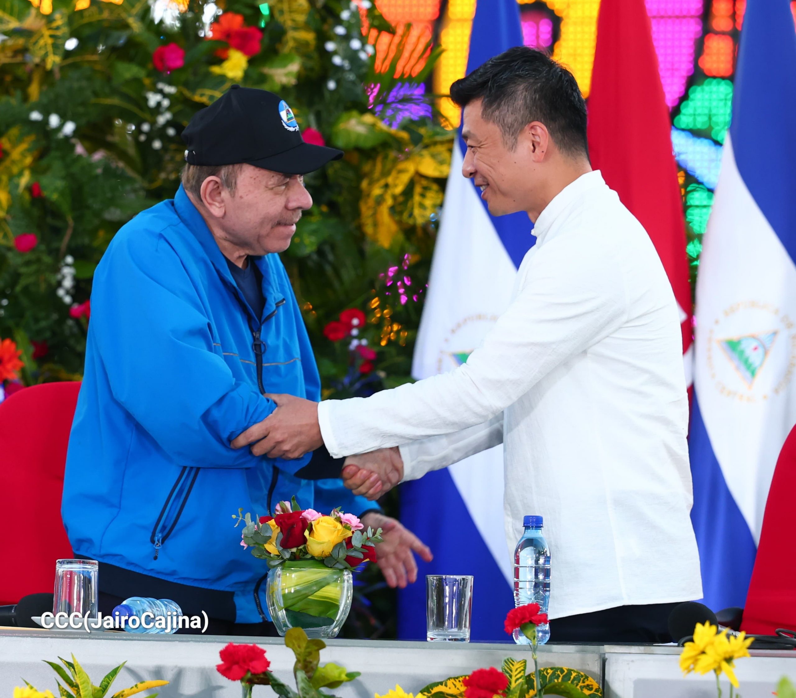 Foto: Gobierno de Nicaragua en acto oficial por nuevos microbuses Yutong, de China