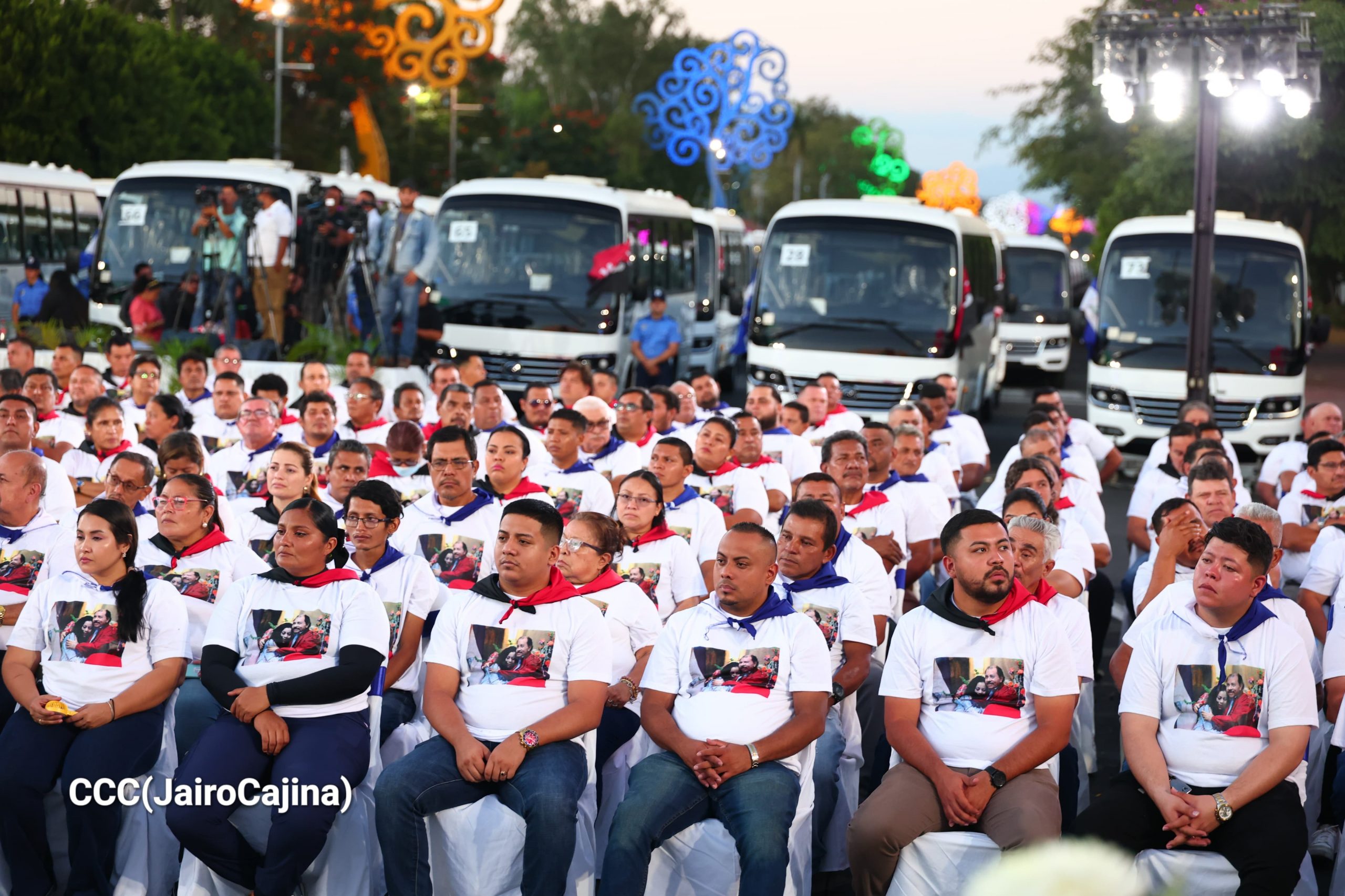 Foto: Gobierno de Nicaragua en acto oficial por nuevos microbuses Yutong, de China
