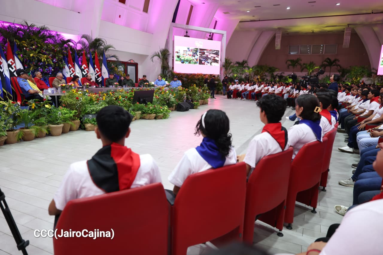 Foto: Comandante Daniel Ortega y Compañera Rosario Murillo en acto de entrega del Hospital Sandino Nuevo Amanecer