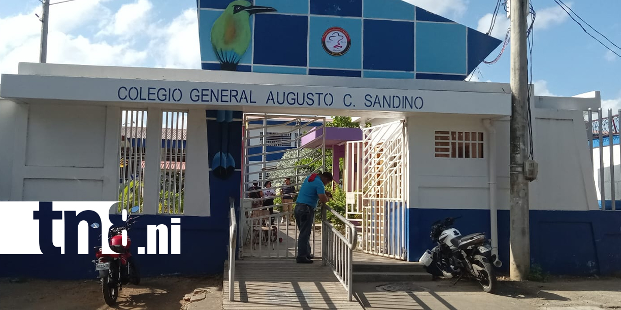 Foto: homenaje a Sandino sembrando vida en su centro educativo /TN8
