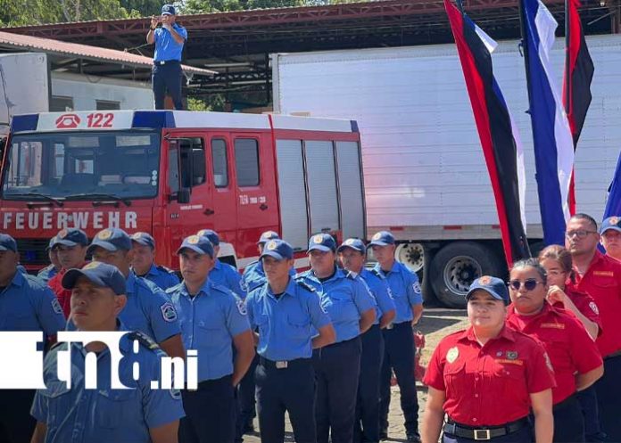 Foto: Capacitación a bomberos de Nicaragua en técnica canina y rescate vehicular / TN8