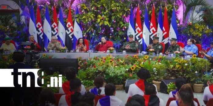 Foto: Comandante Daniel Ortega y Compañera Rosario Murillo en acto de entrega del Hospital Sandino Nuevo Amanecer