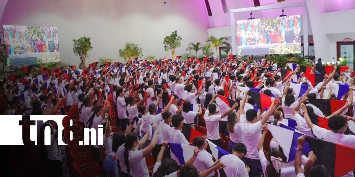 Foto: Comandante Daniel Ortega y Compañera Rosario Murillo en acto de entrega del Hospital Sandino Nuevo Amanecer