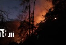Infierno en la Laguna de Apoyo: más de 72 horas combatiendo las llamas Foto: Incendio en el sector de la Laguna de Apoyo, desde Granada / TN8
