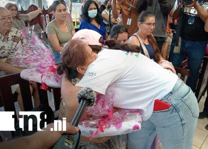 Foto: Juventud Sandinista lleva regalos y mensajes de esperanza a pacientes del Centro Nora Astorga / TN8 Foto: Juventud Sandinista lleva regalos y mensajes de esperanza a pacientes del Centro Nora Astorga / TN8