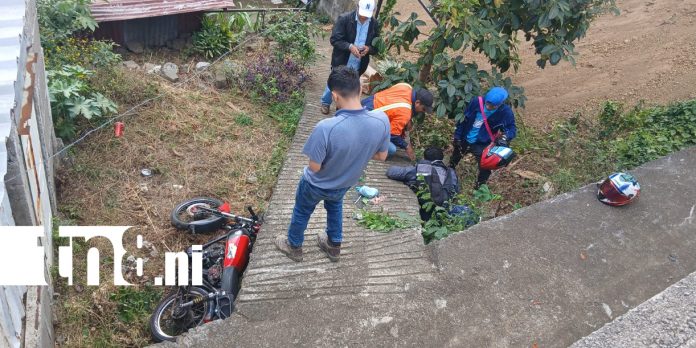 Foto: Se lleva el susto de su vida al caer a un guindo en Carretera Sur /TN8