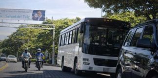 Foto: Peligrosa maniobra de una Ruta 118 en Managua / TN8