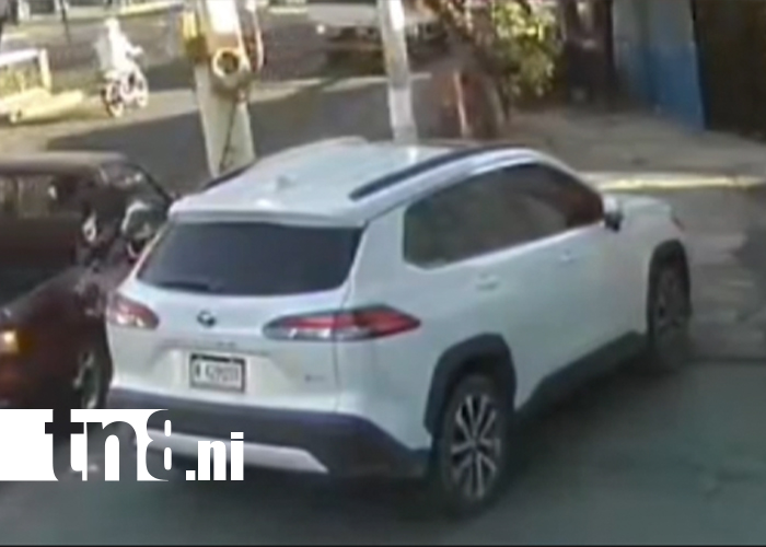 Foto: Delincuente captado robando espejo en el Jonathan González /TN8