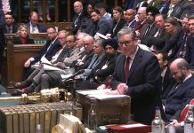 Foto: Keir Starmer, con manos temblando frente a críticas por Epstein /Cortesía
