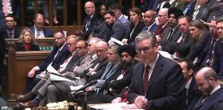 Foto: Keir Starmer, con manos temblando frente a críticas por Epstein /Cortesía