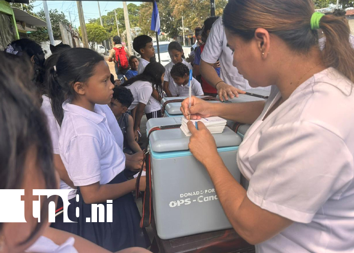 Foto: Jornada intensiva vacuna a más de 500 niños contra el VPH /TN8