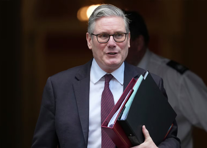 Foto: Keir Starmer, con manos temblando frente a críticas por Epstein /Cortesía