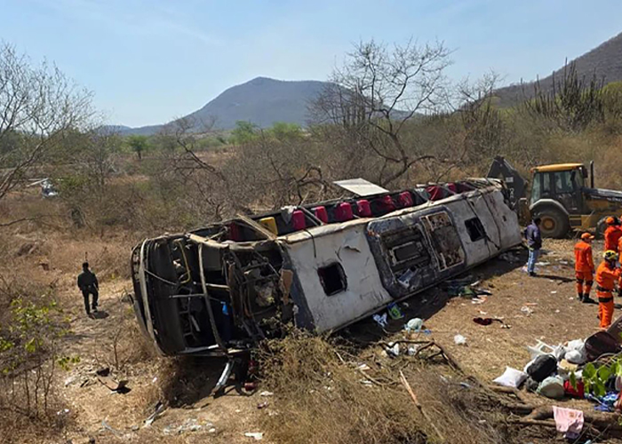 Foto: Volcadura de autobús deja 15 muertos en Brasil /Cortesía