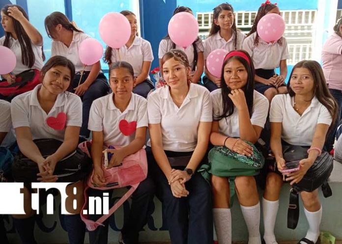 Foto: Colegio Barrilete de Colores celebra fiesta de amor, vida y corazón / TN8