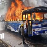 Foto: Bus arde en llamas en Estelí, pasajeros logran salir a tiempo /TN8