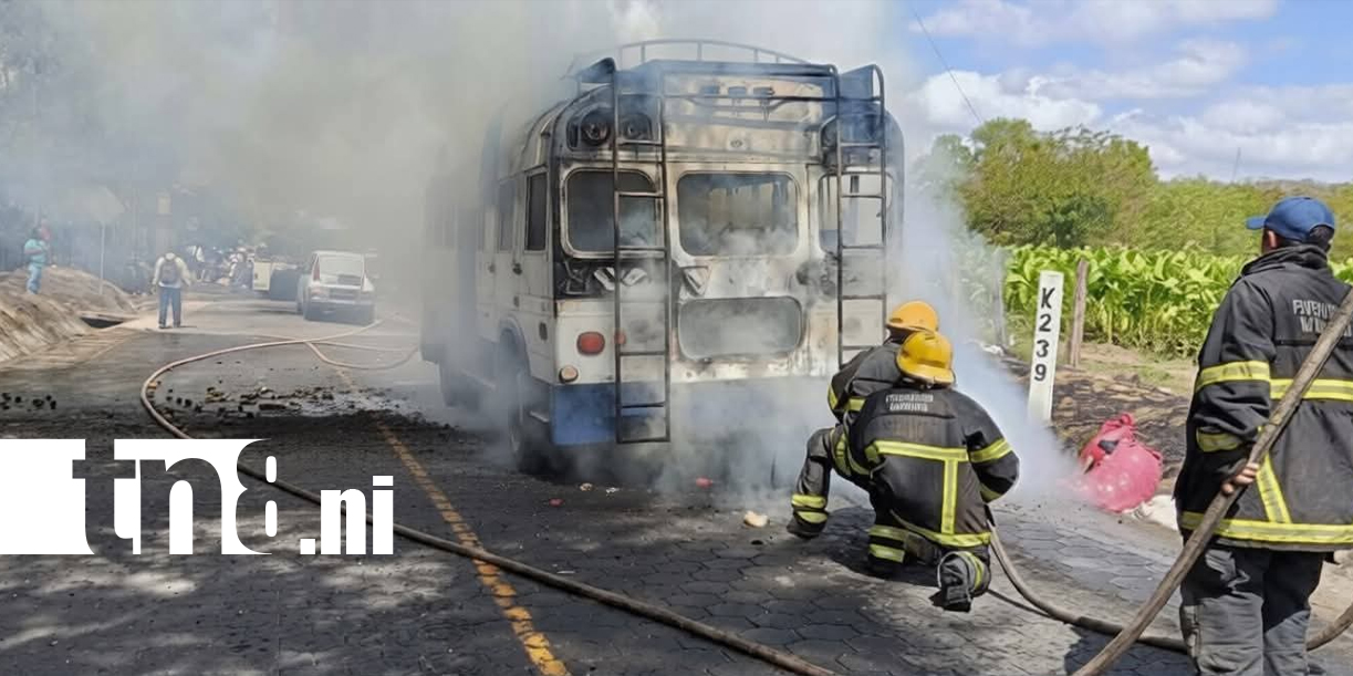 Foto: Bus arde en llamas en Estelí, pasajeros logran salir a tiempo /TN8