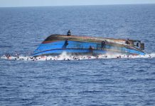 Tragedia en Libia: 53 migrantes, incluidos dos bebés desaparecen en naufragio Foto: Mortal naufragio frente a la costa libia /Cortesía