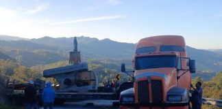 Foto: Accidente con maquinaria pesada cierra vía en El Calvario, Murra /TN8