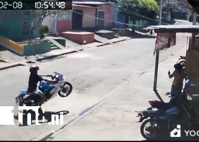 Foto: Casi se mata haciendo piruetas en plena vía pública /TN8