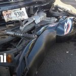 Mujer resulta con lesiones graves tras accidente de tránsito en Rivas Foto : Brutal accidente en Rivas deja a joven gravemente herida/TN8