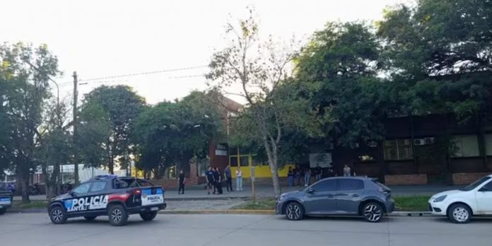 Foto: Tragedia en Argentina: alumno mata a compañero/ TN8