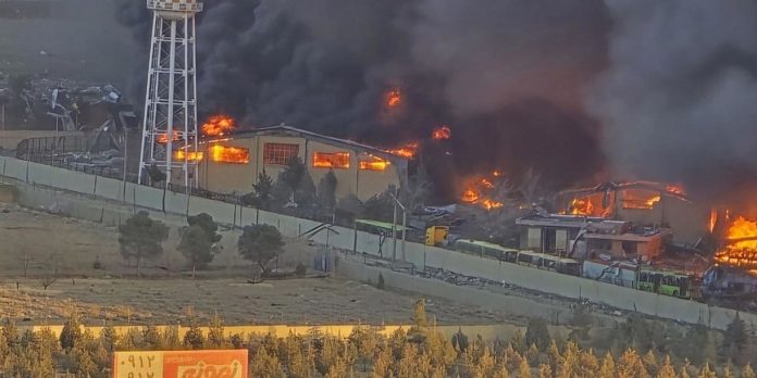 Foto: Fuego y humo en Teherán tras ofensiva israelí/ Cortesía
