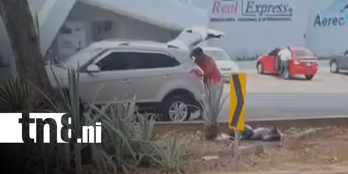 Foto: Captan a conductor botando basura en Managua/TN8