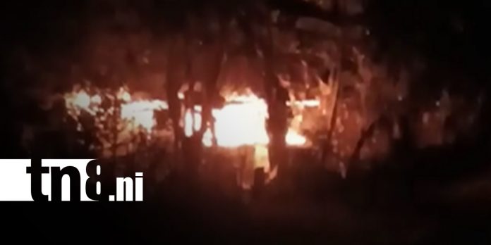 Foto: Incendio consume vivienda en Villa El Carmen/TN8