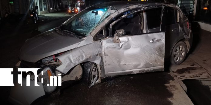 Foto: Joven resulta lesionado tras aparatoso vuelco de vehículo en Nindirí (VIDEO)/TN8