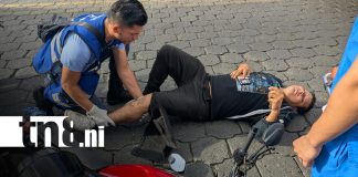 Foto: Motociclista termina con fractura tras accidente frente a Plaza el Sol/TN8