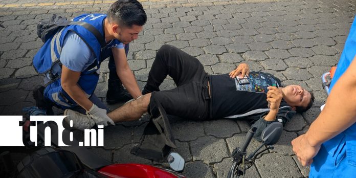 Foto: Motociclista termina con fractura tras accidente frente a Plaza el Sol/TN8
