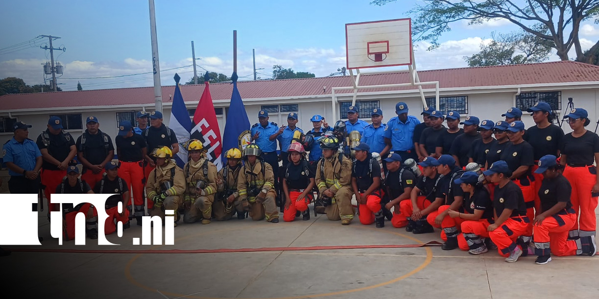 Foto: Formación continua de bomberos en Managua /TN8