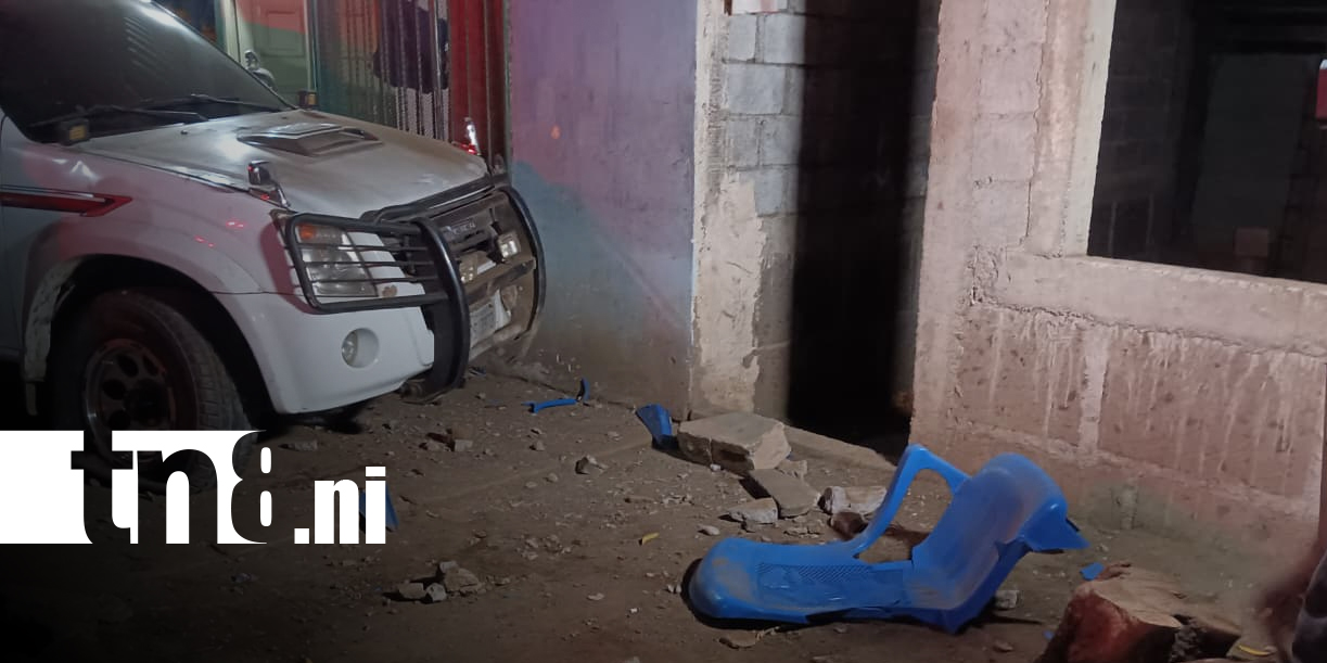Foto: Accidente por baches casi termina en tragedia en Managua/TN8