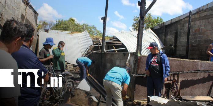 1 Foto: Brindan apoyo a familia que perdió su vivienda en incendio en Masaya / TN8