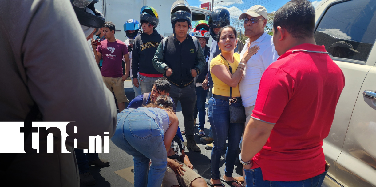 Foto: Motociclista crítico tras giro indebido de camioneta en carretera a Masaya/TN8