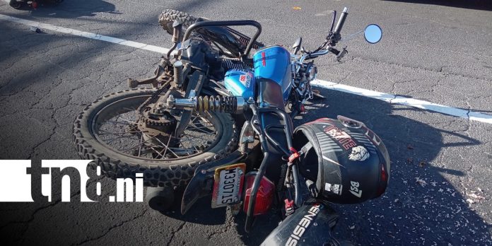 Foto: Motociclista provoca accidente al irrespetar el semáforo en Managua/TN8