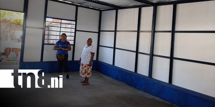 Foto: Dos familias reciben nuevas viviendas en Managua/TN8