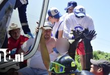 Camión se vuelca tras maniobra evasiva en la carretera Poneloya – Las Peñitas Foto: Camión se vuelca tras maniobra evasiva en la carretera Poneloya – Las Peñitas/TN8