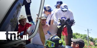 Foto: Camión se vuelca tras maniobra evasiva en la carretera Poneloya – Las Peñitas/TN8