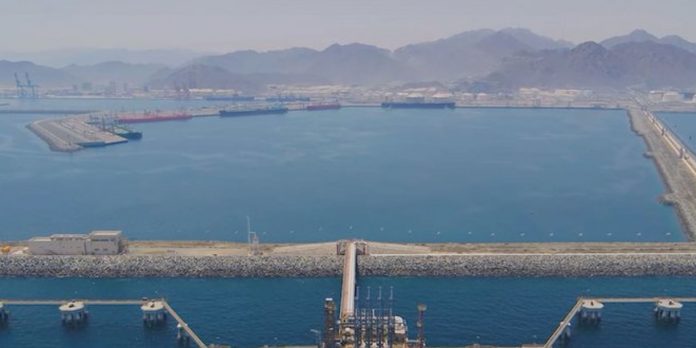 Foto: Incendio masivo en depósito de petróleo en EAU (VIDEO)/Cortesía