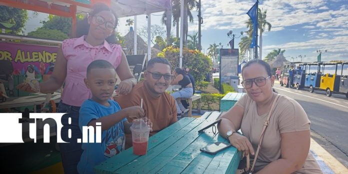 1 Foto: Familias disfrutan el inicio de la Semana Santa en el Puerto Salvador Allende/TN8