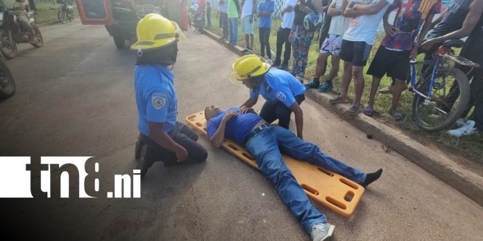 Foto: Motociclista embiste a ciclista y ambos resultan gravemente heridos en Bilwi/TN8