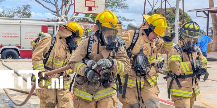 Foto: Mujeres al frente de Bomberos Unidos de Nicaragua /TN8