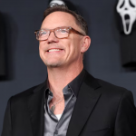 Foto: Matthew Lillard revela que solo usó la máscara de Ghostface una vez en Scream/Cortesía