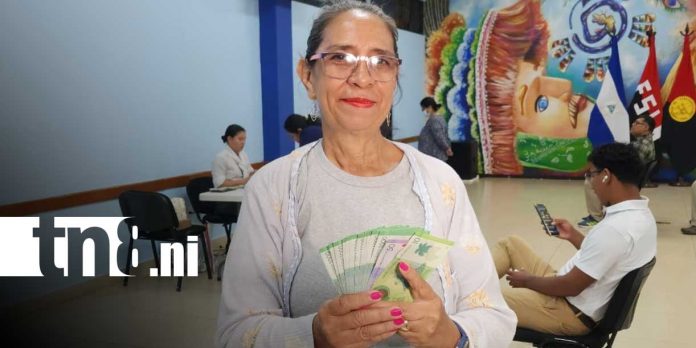 Foto: Pagos puntuales para trabajadores del Ministerio Salud y Educación / TN8