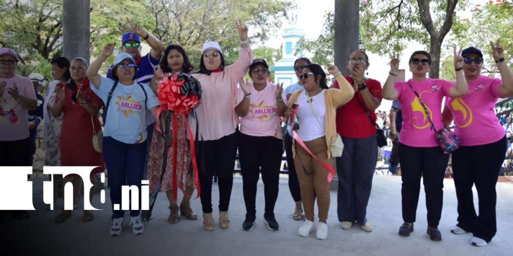 Foto: Inauguran nuevo kiosko central en Plaza - Parque Juan José Quezada/TN8